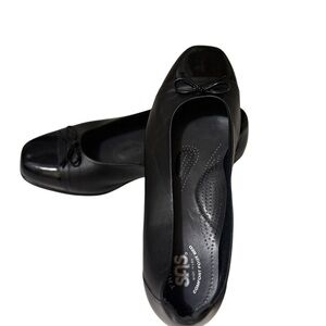 SAS Comfort Flats Sleek Design, a perfect choice for someone with a foot problem